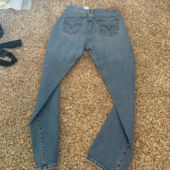 Levi’s ✨ - Picture 3 of 5